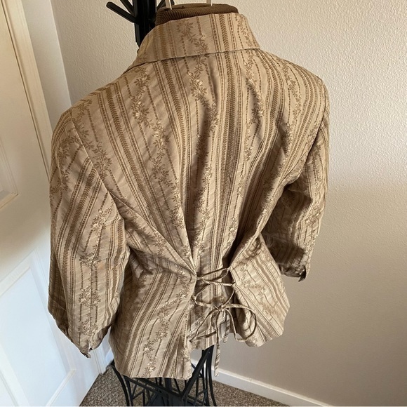 Small blazer Women’s, three-quarter inch‎ sleeve, cinch back textured tan fabric - Picture 11 of 17